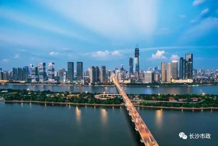 以城市，見(jiàn)未來(lái)；與城市，共成長(zhǎng)